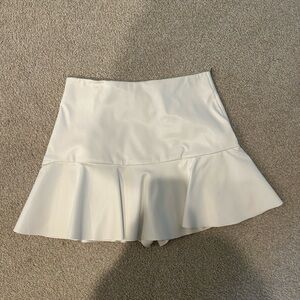 Entro White Leather High Waisted Ruffle Skirt